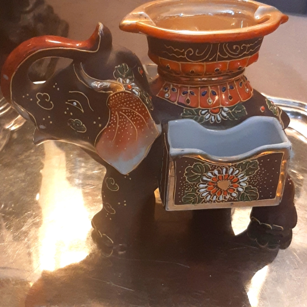 Vintage Satsuma moriage elephant ashtray